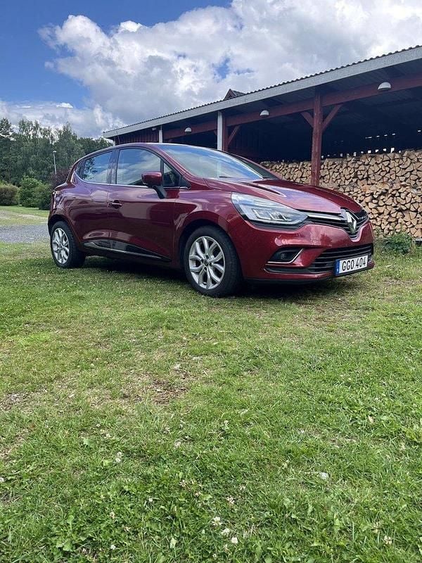 Röd Begagnad 2017 Renault Clio IV Halvkombi | 70 000 kr (Bra pris) - Bild 1/4