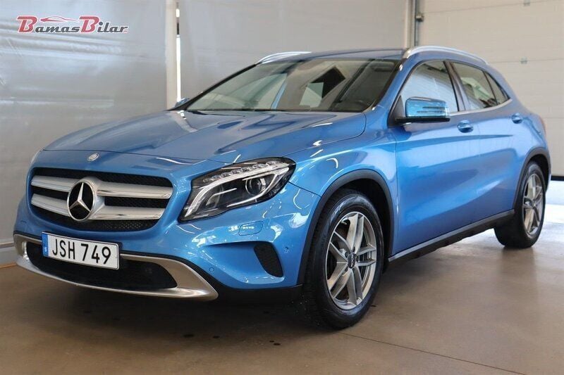 Blå Begagnad 2015 Mercedes GLA200 SUV | 189 900 kr (Marknadspris) - Bild 1/4