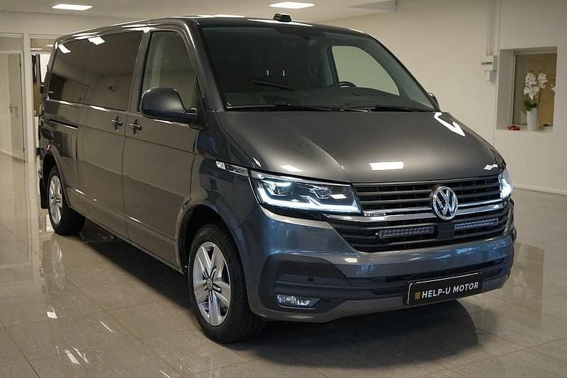 Grå Begagnad 2020 VW Caravelle Comfortline Minibuss | 459 000 kr - Bild 1/4