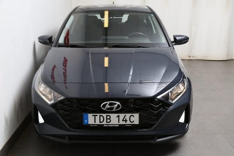 Begagnad Hyundai i20 Essential 101 HK (74 kW) 2022 Grå Halvkombi