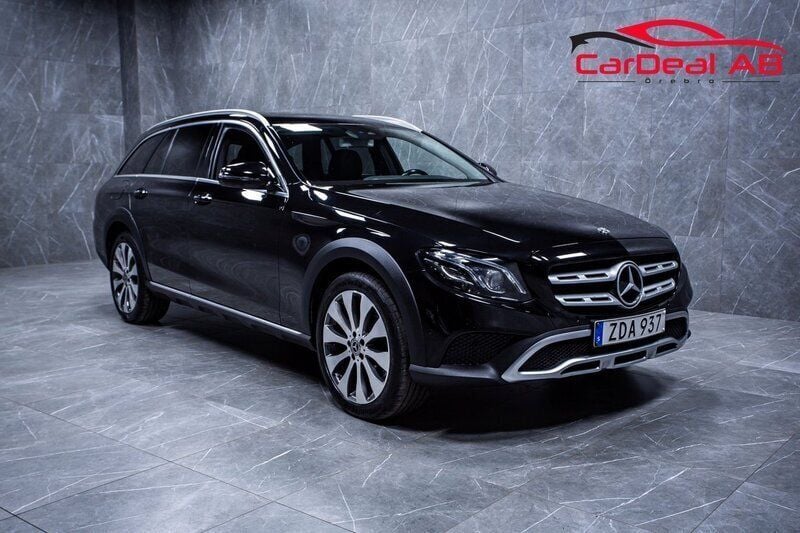 Svart Begagnad 2017 Mercedes E220 Kombi | 297 800 kr (Marknadspris) - Bild 1/4