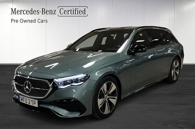 Grön Begagnad 2024 Mercedes E300 AMG line Kombi | 684 000 kr (Marknadspris) - Bild 1/4