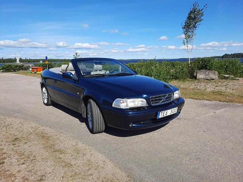 Blå Begagnad 2002 Volvo C70 Cab | 112 000 kr (Lite dyr) - Bild 1/4