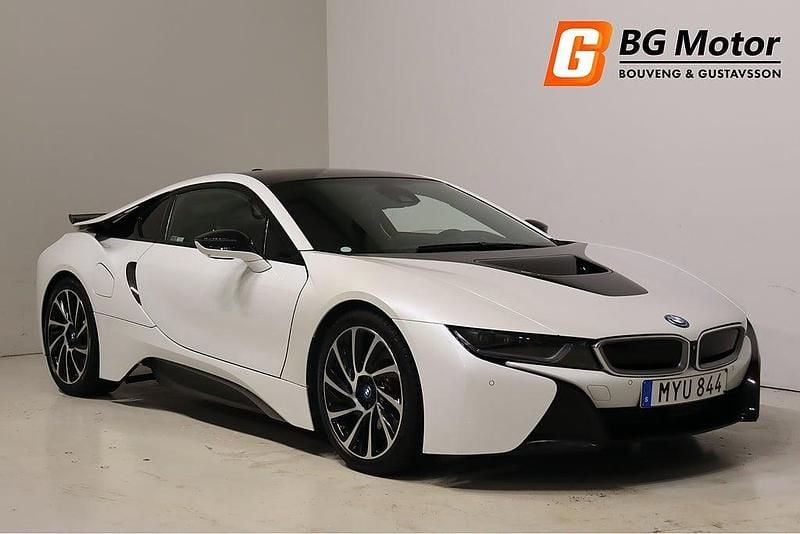 Vit Begagnad 2014 BMW i8 Pure Impulse Sportkupé | 569 900 kr - Bild 1/4