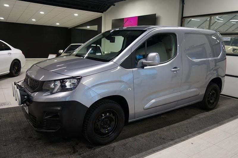 Grå Begagnad 2019 Peugeot Partner Minibuss | 159 000 kr (Bra pris) - Bild 1/4