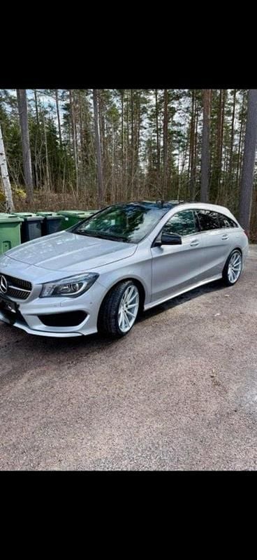 Silver Begagnad 2016 Mercedes CLA220 Shooting Brake AMG Kombi | 190 000 kr (Bra pris) - Bild 1/4
