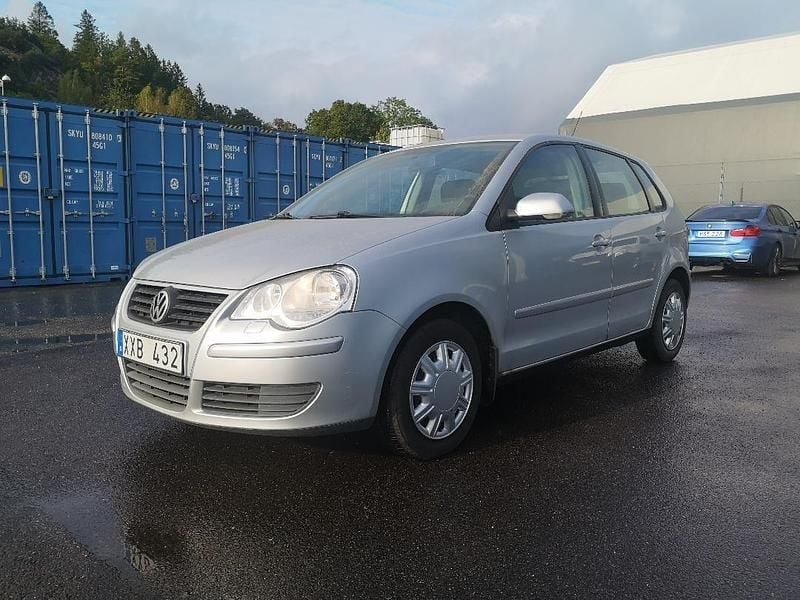 Silver Begagnad 2006 VW Polo Halvkombi | 32 000 kr (Marknadspris) - Bild 1/4
