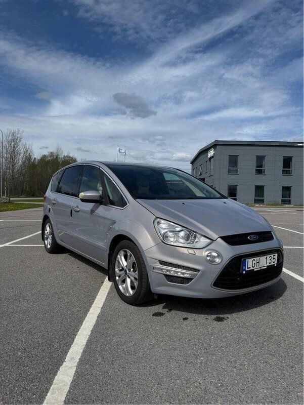 Grå Begagnad 2011 Ford S-MAX Business Edition Minibuss | 84 900 kr (Marknadspris) - Bild 1/4