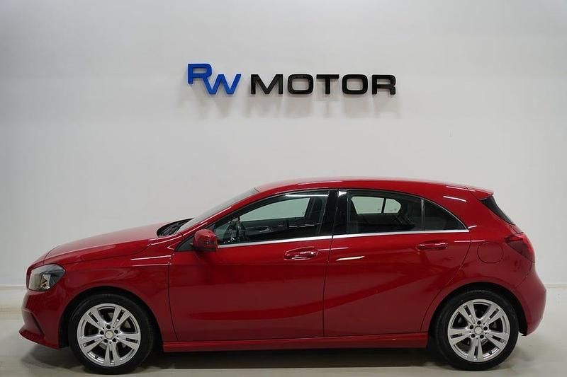 Begagnad Mercedes A180 122 HK (89 kW) 2017 Röd Halvkombi
