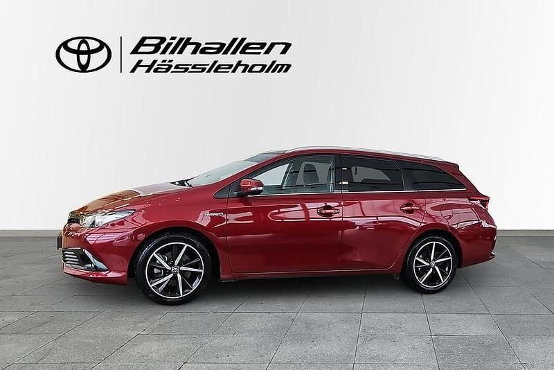 Begagnad Toyota Auris Touring Sports 137 HK (100 kW) 2018 Röd Kombi
