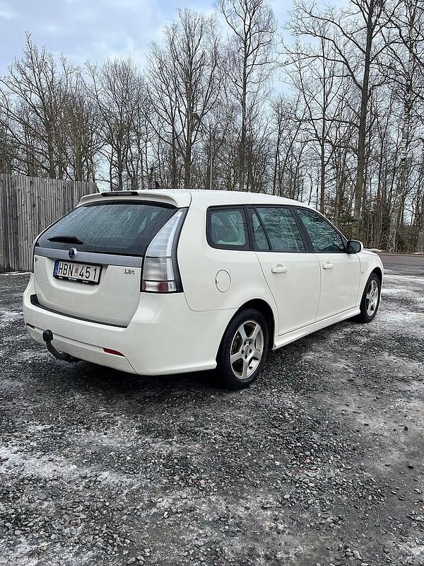 Begagnad Saab 9-3 Linear 150 HK (110 kW) 2008 Vit Kombi
