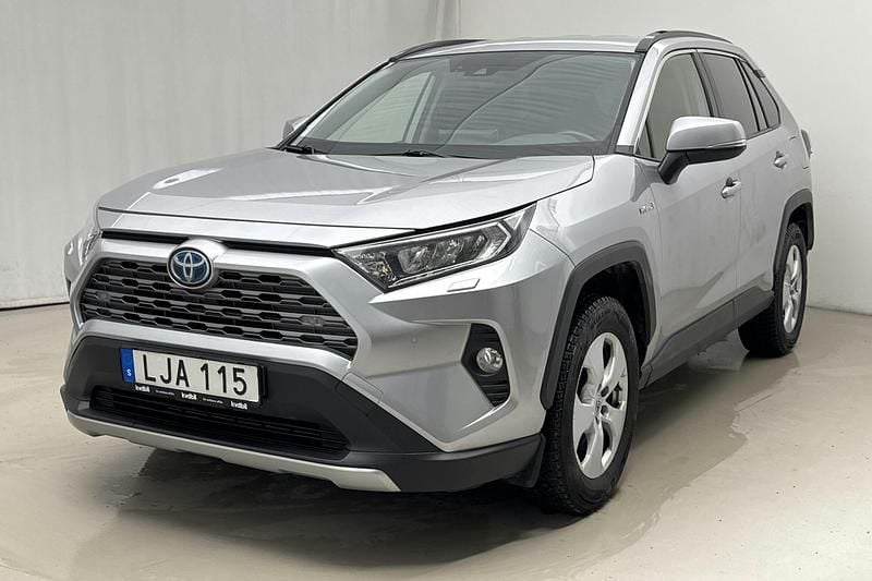 Begagnad Toyota RAV4 222 HK (163 kW) 2020 Silver SUV