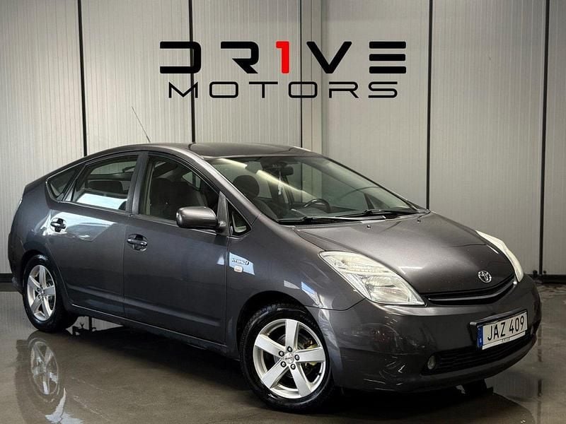 Grå Begagnad 2008 Toyota Prius Halvkombi | 69 900 kr (Marknadspris) - Bild 1/4