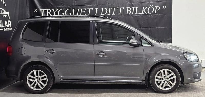 Begagnad VW Touran 140 HK (102 kW) 2015 Grå Minibuss