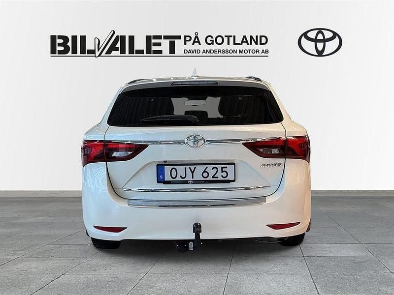 Begagnad Toyota Avensis 147 HK (108 kW) 2016 Vit Kombi