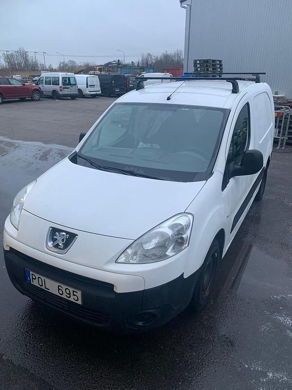 Begagnad 2012 Peugeot Partner Minibuss | 38 000 kr (Bra pris) - Bild 1/4