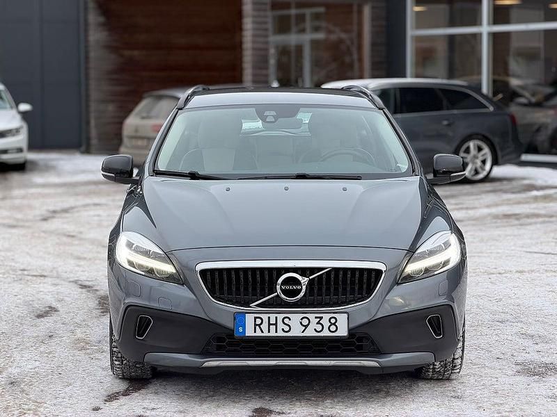 Begagnad Volvo V40 Momentum 120 HK (88 kW) 2017 Grå Halvkombi