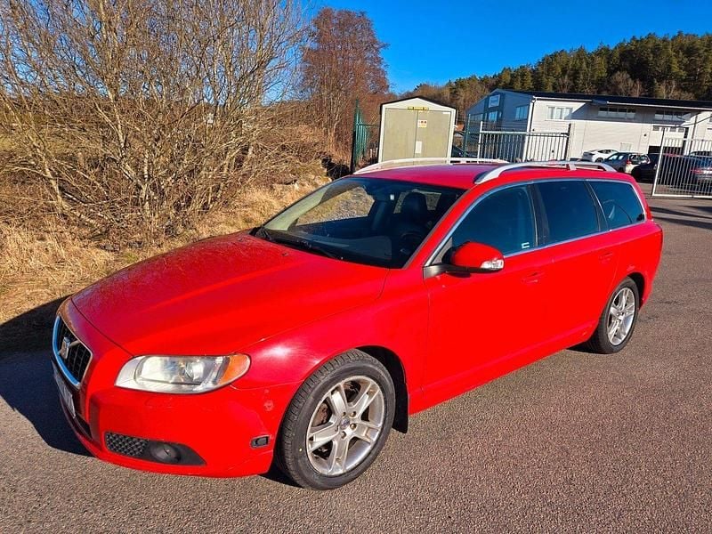 Röd Begagnad 2008 Volvo V70 Summum Kombi | 44 900 kr (Marknadspris) - Bild 1/4