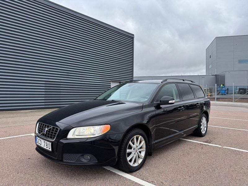 Svart Begagnad 2007 Volvo V70 Momentum Kombi | 49 900 kr (Marknadspris) - Bild 1/4