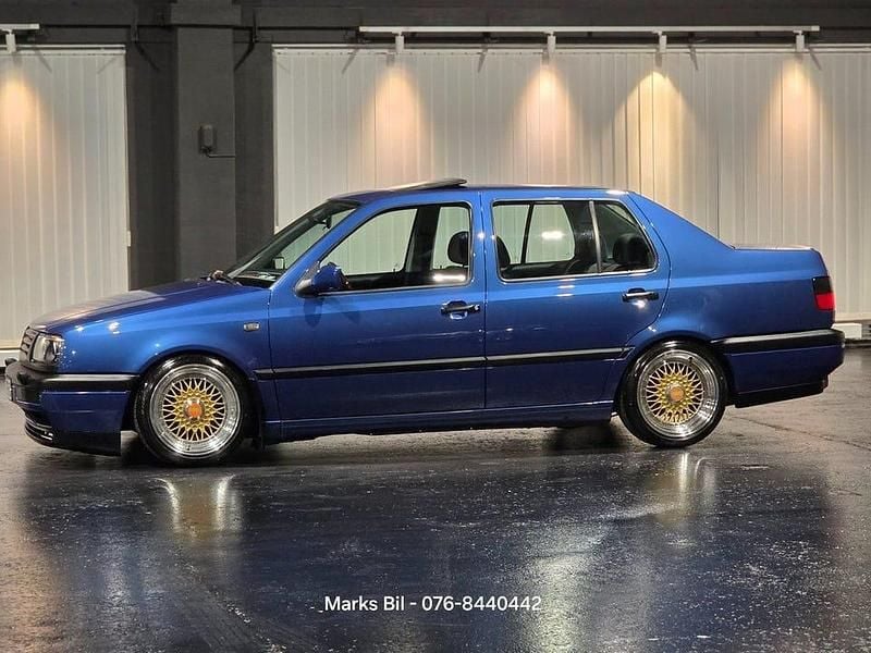 Begagnad VW Vento 90 HK (66 kW) 1996 Blå Sedan