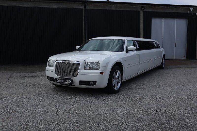 Vit Begagnad 2008 Chrysler 300C Sedan | 229 900 kr - Bild 1/4