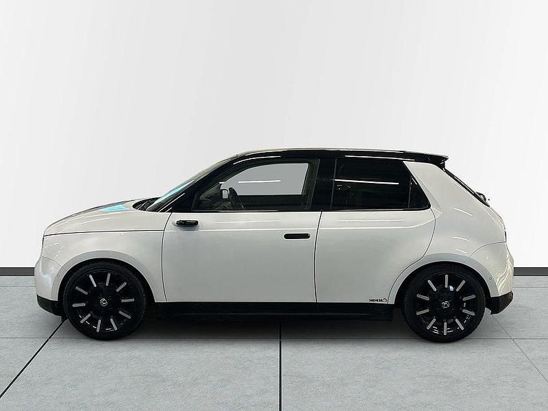 Begagnad Honda e Advance 113 kW (154 HK) 2020 Vit Halvkombi