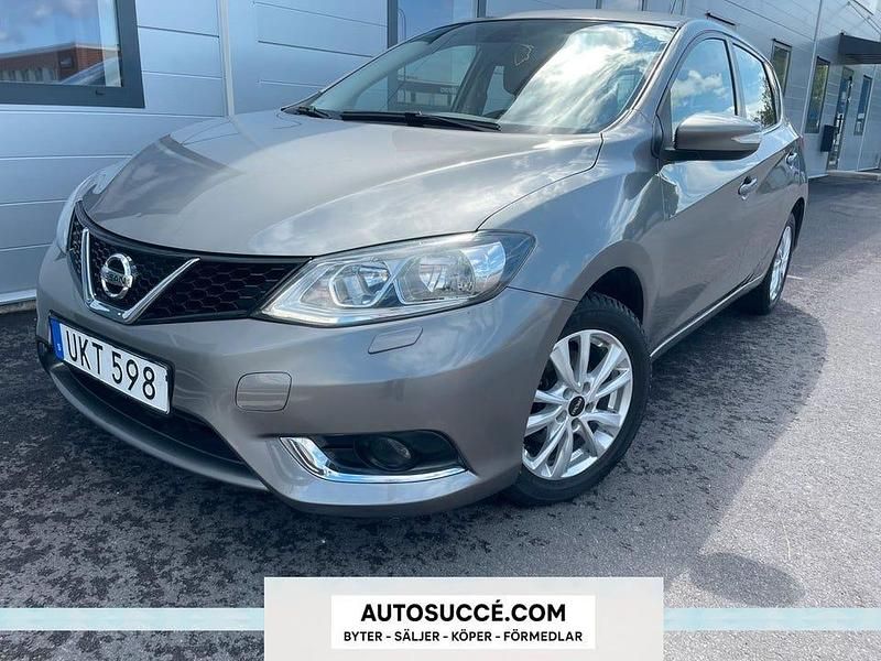 Grå Begagnad 2016 Nissan Pulsar Halvkombi | 89 900 kr (Marknadspris) - Bild 1/4