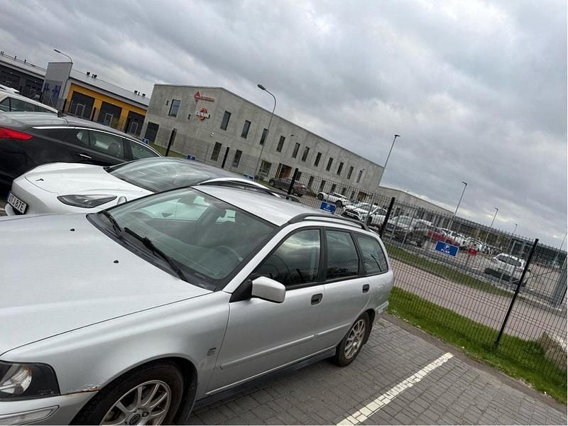 Grå Begagnad 2004 Volvo V40 Kombi | 21 500 kr (Marknadspris) - Bild 1/4