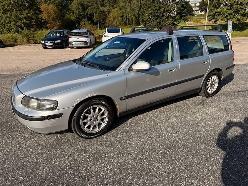 Begagnad 2001 Volvo V70 Kombi | 16 500 kr (Marknadspris) - Bild 1/4