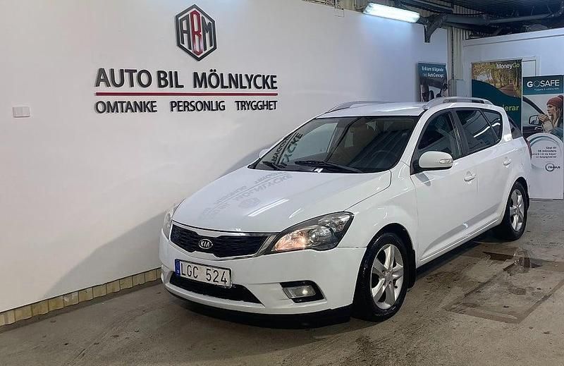 Vit Begagnad 2011 Kia Ceed Sportswagon Kombi | 32 900 kr (Marknadspris) - Bild 1/4