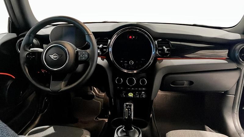 Begagnad Mini Cooper SE 135 kW (184 HK) 2023 Svart Halvkombi