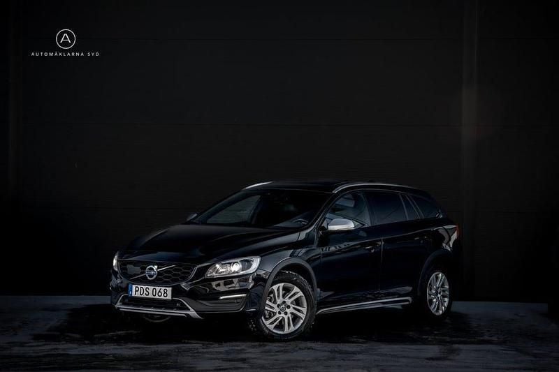 Begagnad Volvo V60 CC Summum 200 HK (147 kW) 2017 Svart Kombi