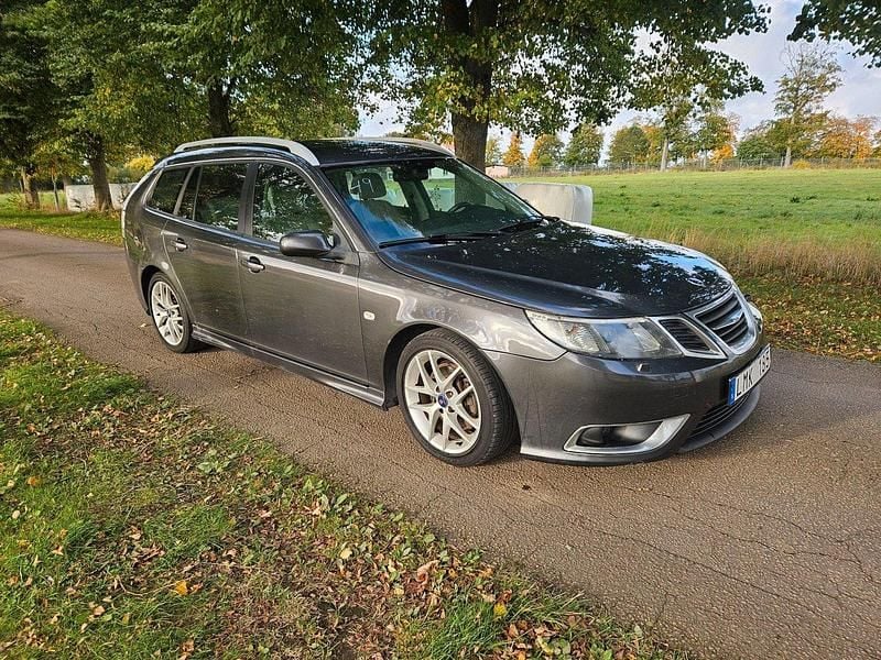 Grå Begagnad 2009 Saab 9-3 Aero Kombi | 79 900 kr (Dyr) - Bild 1/4