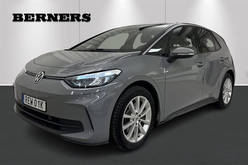 Grå Begagnad 2023 VW ID.3 Comfortline Halvkombi | 279 900 kr (Marknadspris) - Bild 1/4