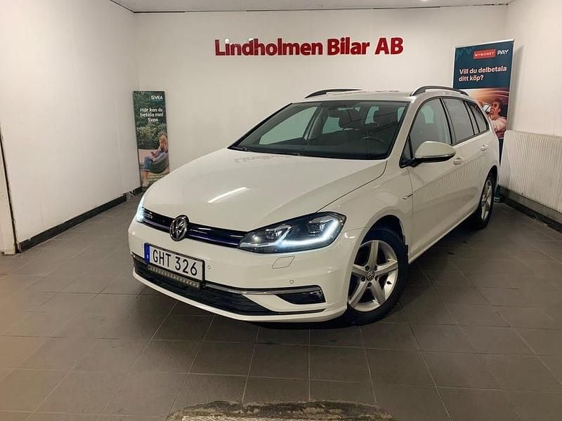 Vit Begagnad 2018 VW Golf VII Kombi | 136 900 kr (Bra pris) - Bild 1/4