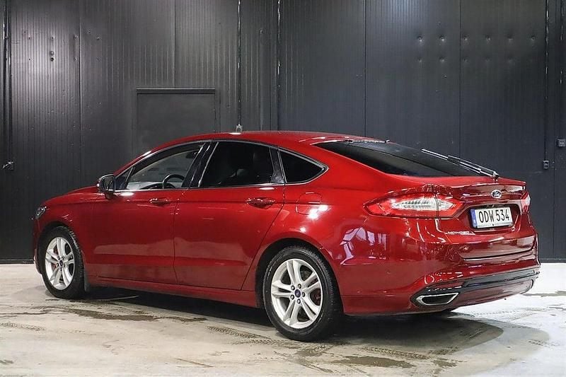 Begagnad Ford Mondeo Business Edition 211 HK (155 kW) 2016 Röd Halvkombi