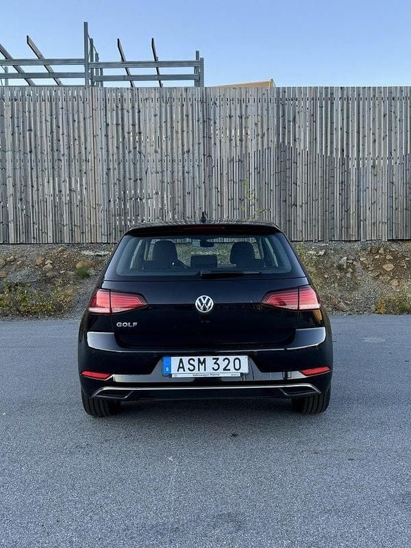 Svart Begagnad 2018 VW Golf VII Halvkombi | 125 000 kr (Bra pris) - Bild 1/4
