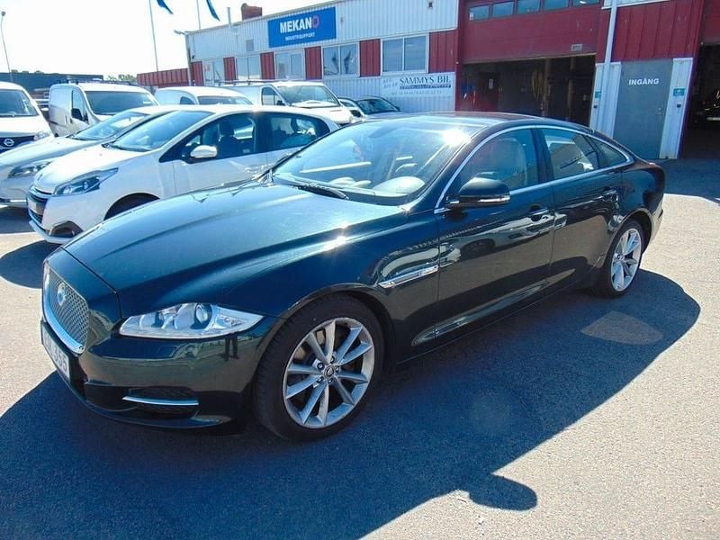 Mörkgrön Begagnad 2011 Jaguar XJ Sedan | 145 000 kr (Superpris) - Bild 1/4
