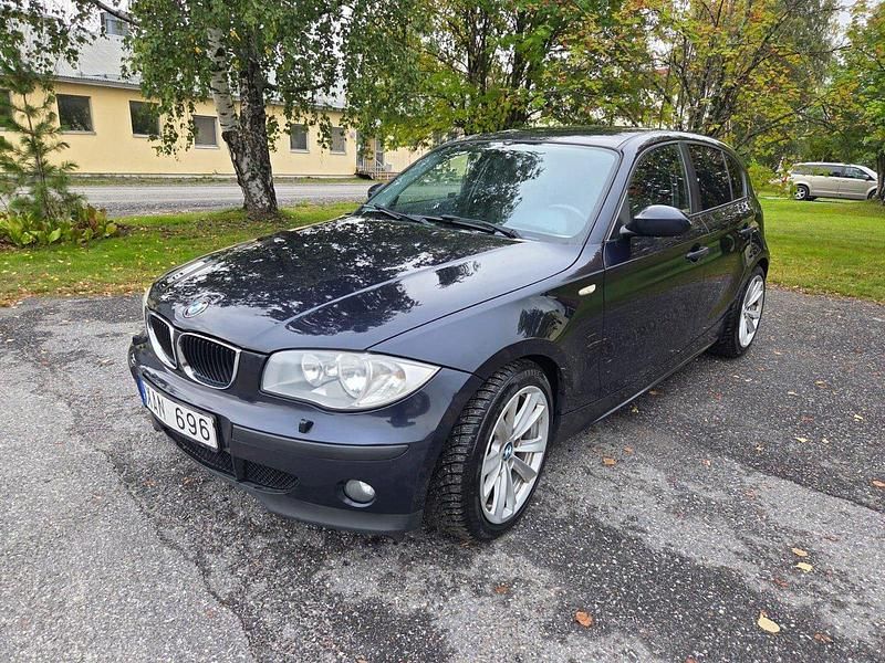 Blå Begagnad 2006 BMW 116 Advantage Halvkombi | 39 000 kr - Bild 1/4