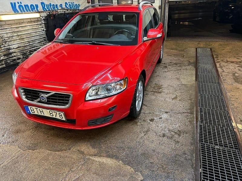 Begagnad 2010 Volvo V50 Kombi | 42 900 kr (Lite dyr) - Bild 1/4