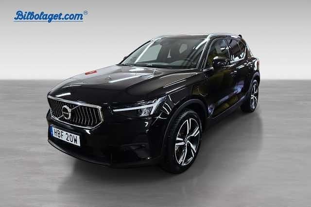 Svart Begagnad 2023 Volvo XC40 Plus SUV | 419 000 kr (Marknadspris) - Bild 1/4