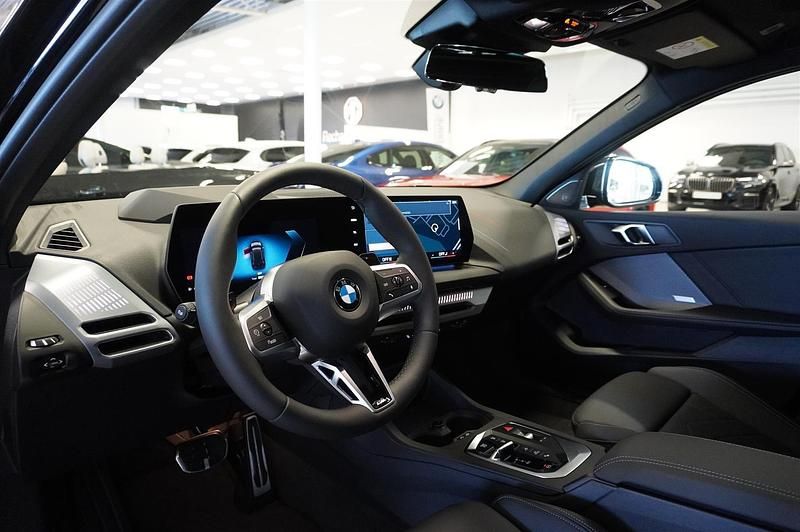 Begagnad BMW 120 M Sport 157 HK (115 kW) 2024 Svart Halvkombi