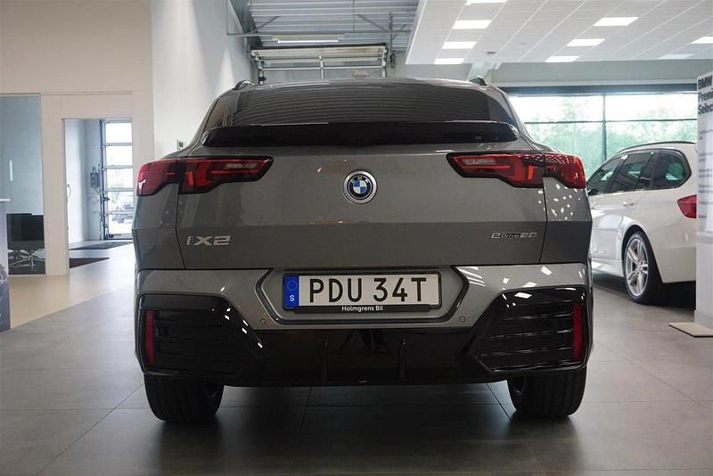 Begagnad BMW iX2 M Sport 230 kW (313 HK) 2024 Grå/silver SUV