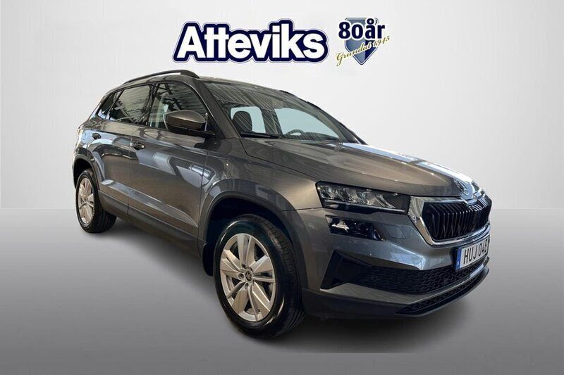 Grå Ny 2024 Skoda Karoq SUV | 352 300 kr (Marknadspris) - Bild 1/4