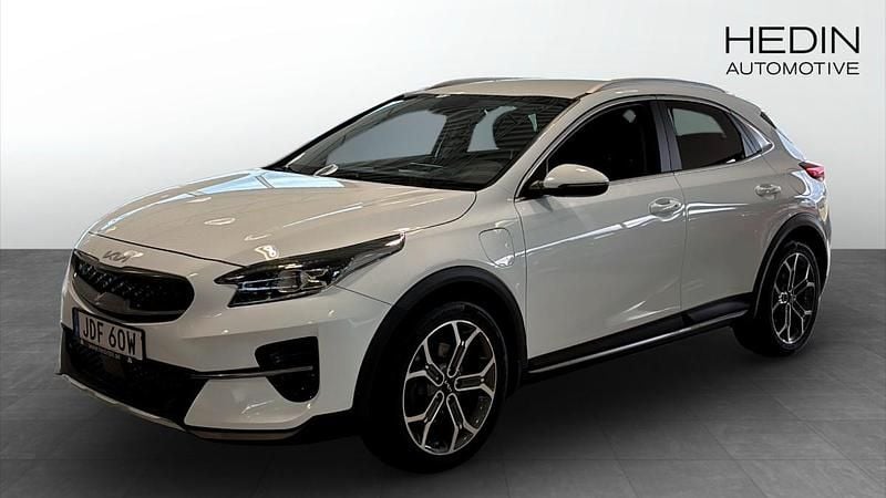 Vit (white) Begagnad 2022 Kia XCeed Advance SUV | 229 900 kr (Bra pris) - Bild 1/4