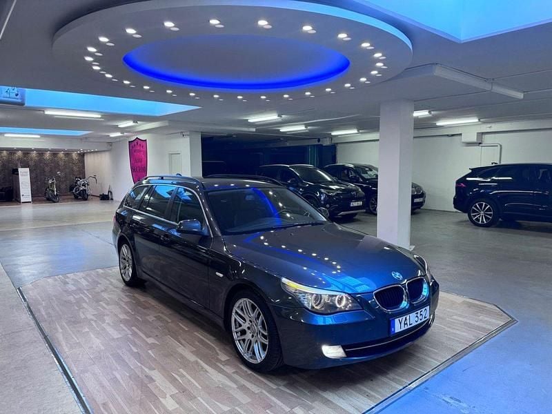 Mörkgrå Begagnad 2010 BMW 525 Kombi | 119 900 kr (Bra pris) - Bild 1/4