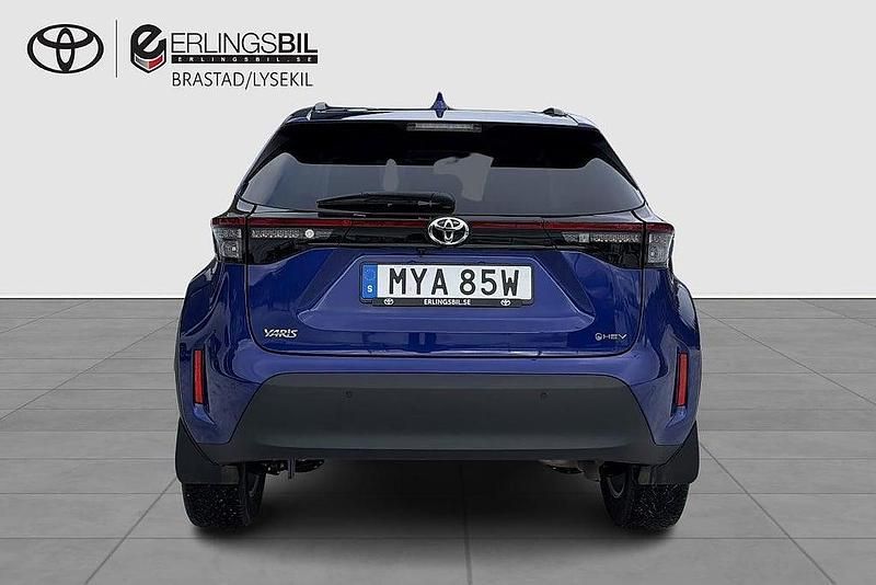 Begagnad Toyota Yaris Cross Style 92 HK (67 kW) 2024 Mörkblå SUV