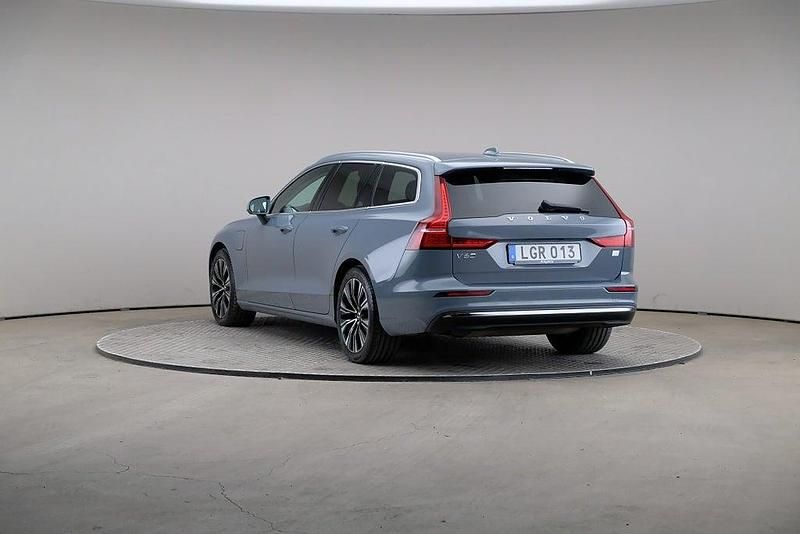 Begagnad Volvo V60 Core 253 HK (186 kW) 2022 Grå Kombi