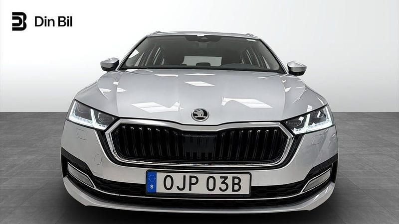 Begagnad Skoda Octavia Style 150 HK (110 kW) 2024 Silver Kombi