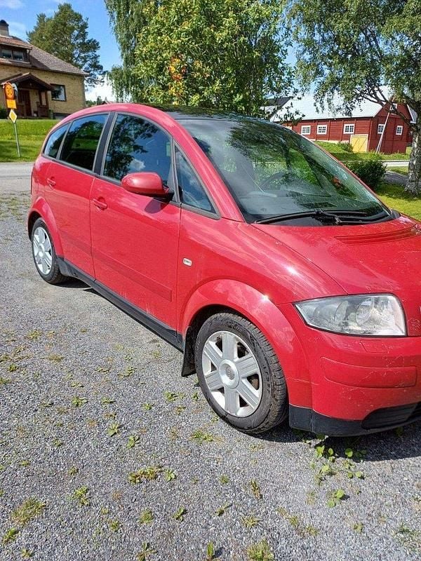 Röd Begagnad 2004 Audi A2 Halvkombi | 20 000 kr (Marknadspris) - Bild 1/3
